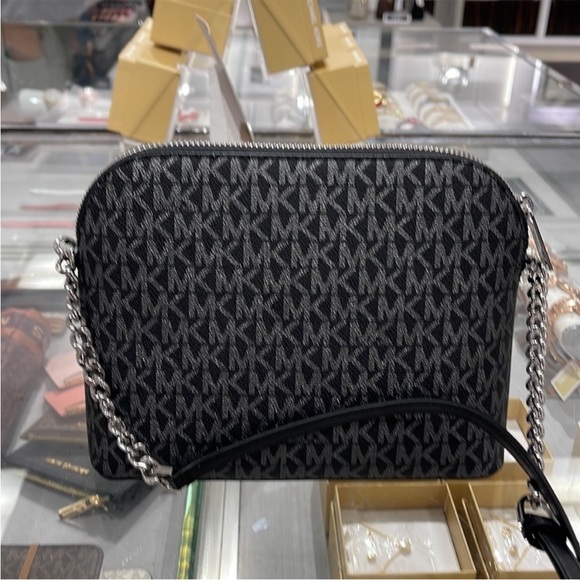 MICHAEL KORS Jet Set Medium Logo Dome - Picture 8 of 15